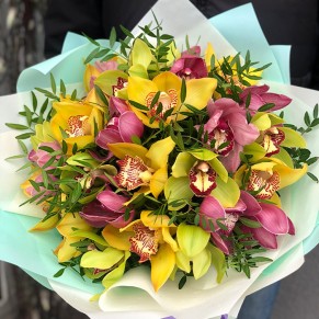 Букет із 25 орхідей мікс Букет із 25 орхідей мікс