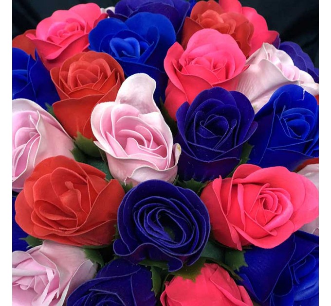 Букет в шляпной коробке из мыльных роз | размер М