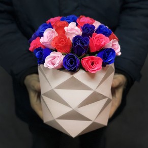 Букет в шляпной коробке из мыльных роз | размер М