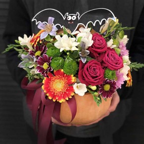 Композиция с цветами «Монстры на Каникулах»