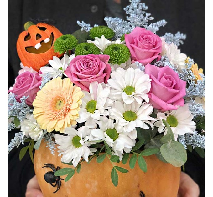 Композиция с цветами «Таинственная Избушка»