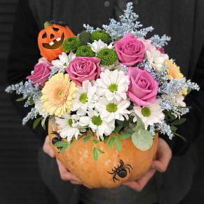 Композиция с цветами «Таинственная Избушка»