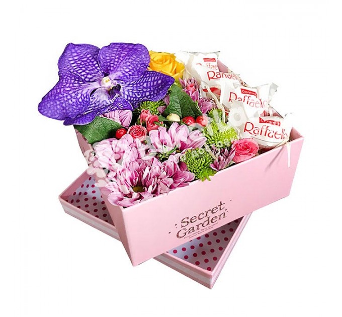 Коробка с цветами и конфетами 2 | размер M