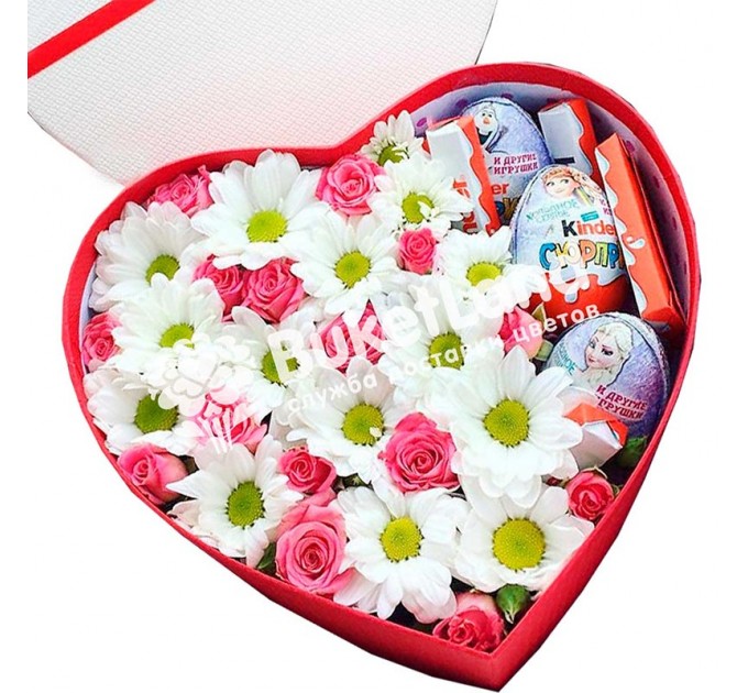 Коробка с цветами и сладостями в виде сердца | размер М
