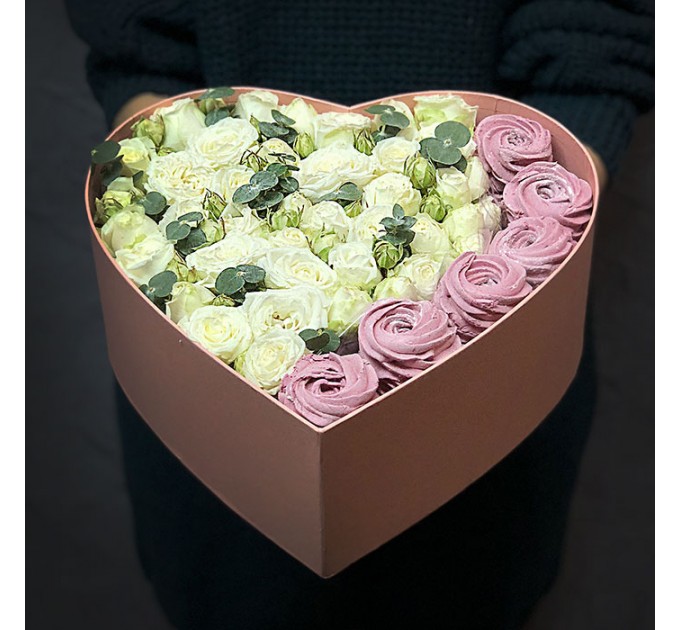 Коробочка с розами и зефиром «Сладкий аперитив»