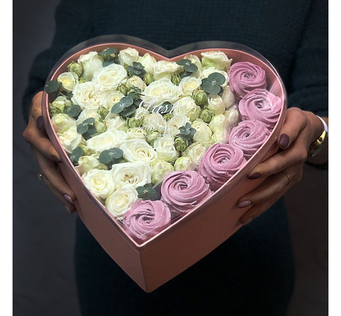 Коробочка с розами и зефиром «Сладкий аперитив»