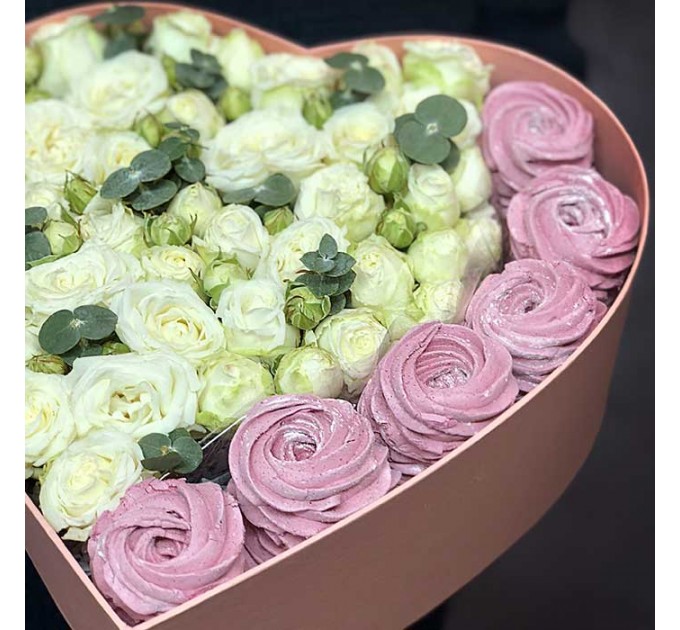 Коробочка с розами и зефиром «Сладкий аперитив»