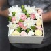 Коробочка с цветами и безе «Монреаль»