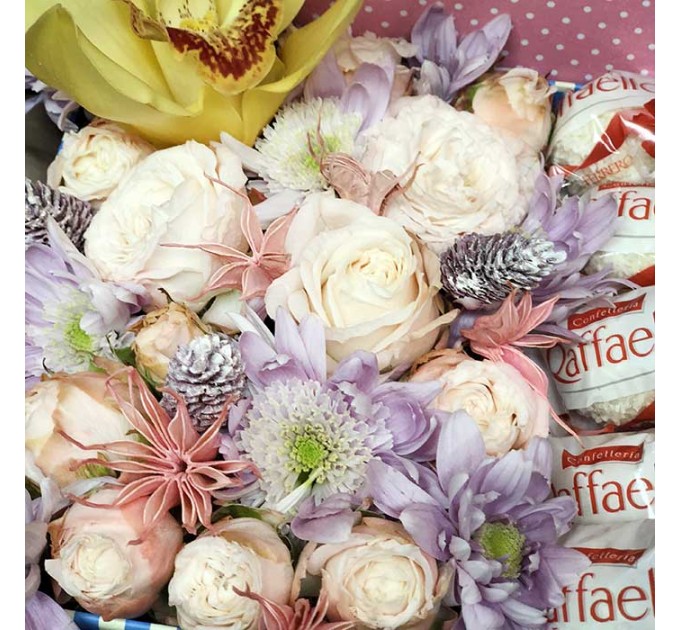 Коробочка с цветами и конфетами «Сад Эдема»