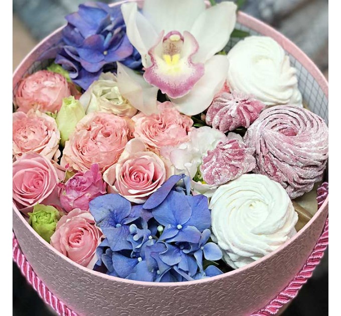 Коробочка с цветами и зефиром «Нектар»