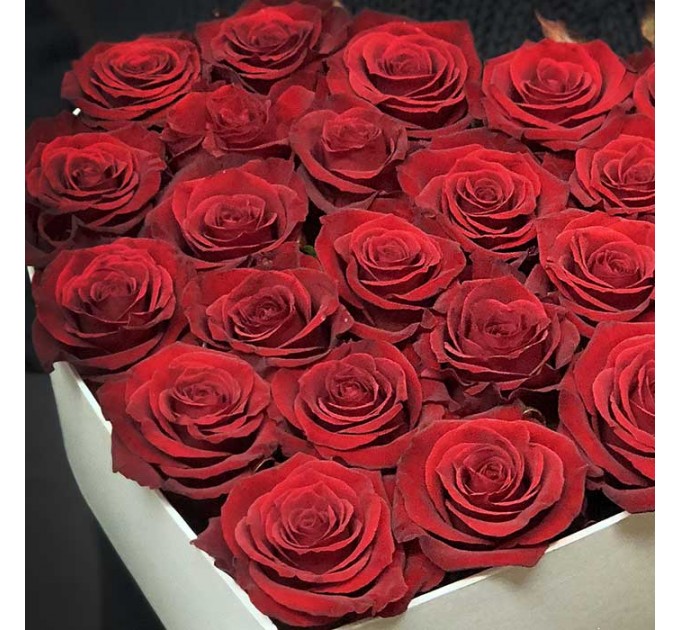 Сердце с красными розами «Геометрия любви»