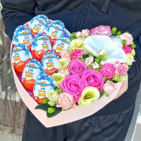 Сердце с цветами и киндерами «Сицилия»