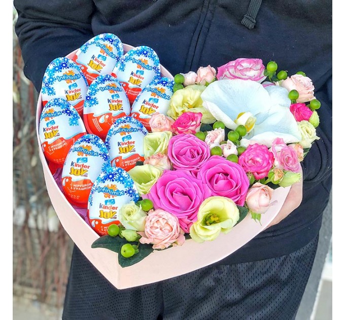 Сердце с цветами и киндерами «Сицилия»