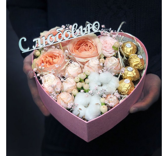 Сердце с цветами и конфетами «Валентинка»