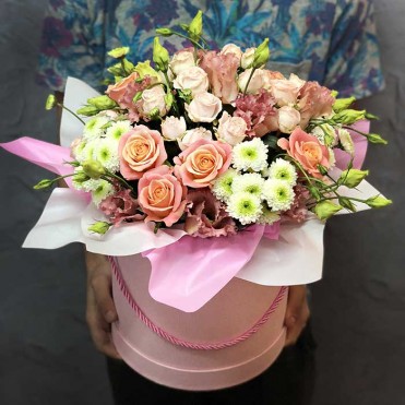 Цветы в шляпной коробке «Чико»