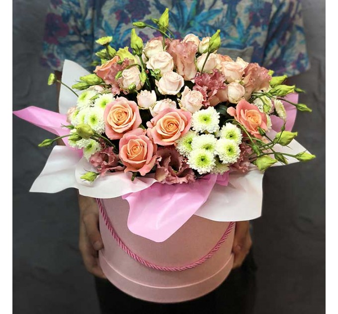 Цветы в шляпной коробке «Чико»