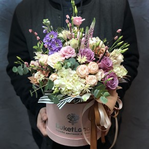 Цветы в шляпной коробке «First love»