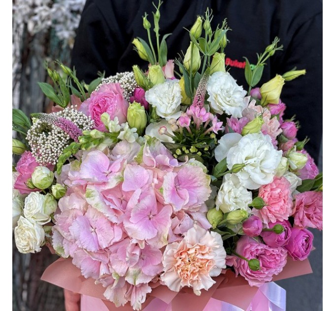 Цветы в шляпной коробке «Королева лета»