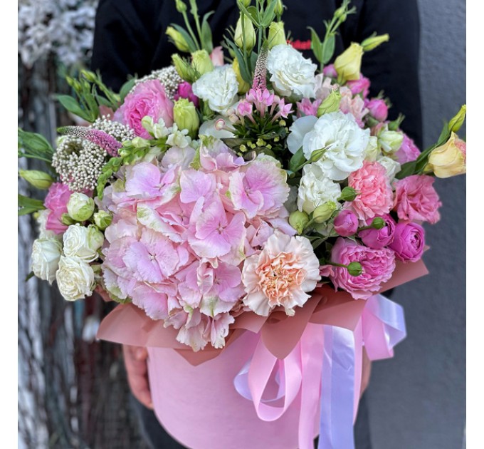 Цветы в шляпной коробке «Королева лета»