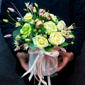 Квіти в капелюшної коробки «Красивий звичай»