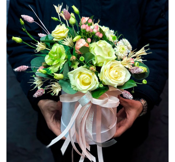 Цветы в шляпной коробке «Красивый обычай»