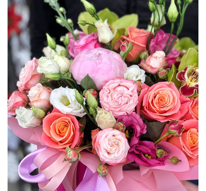 Цветы в шляпной коробке «Наоми»