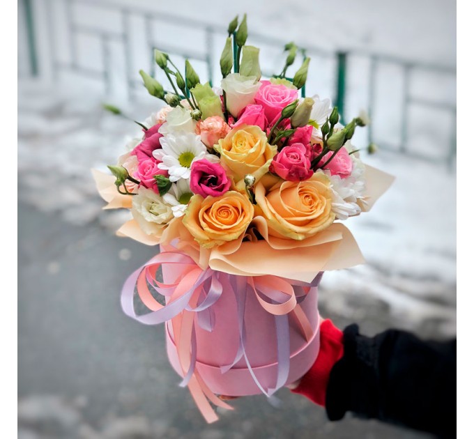 Цветы в шляпной коробке «Незнакомка»