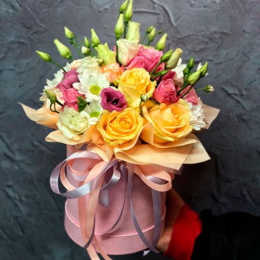 Цветы в шляпной коробке «Незнакомка»