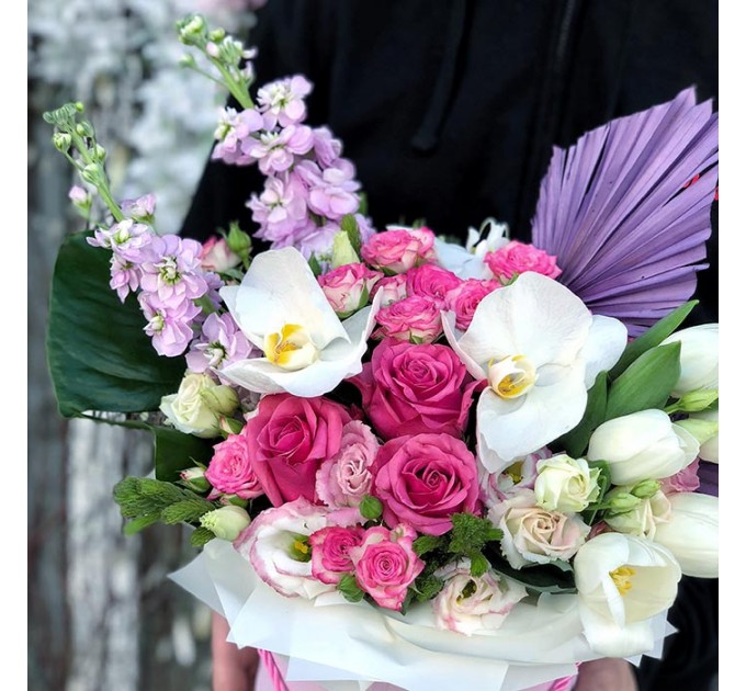 Цветы в шляпной коробке «Озерный край»