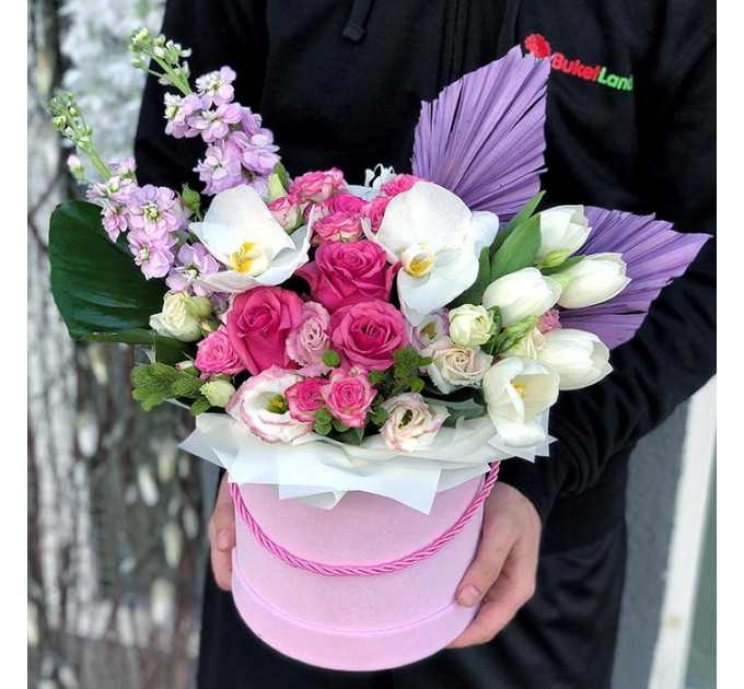 Цветы в шляпной коробке «Озерный край»