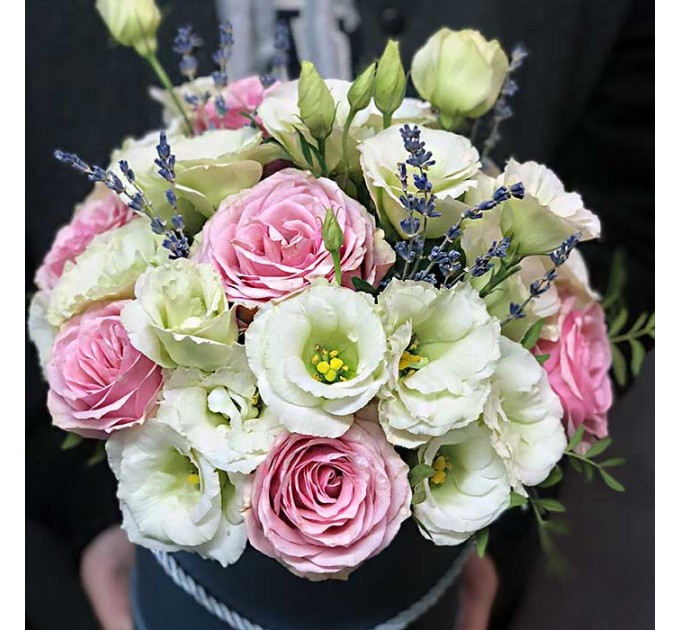 Цветы в шляпной коробке «Утонченность»