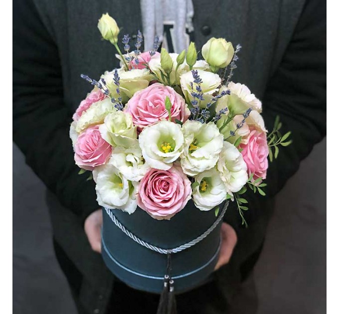 Цветы в шляпной коробке «Утонченность»