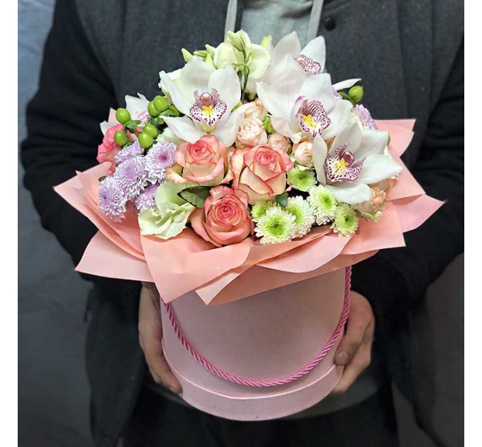 Цветы в шляпной коробке «Время любить»