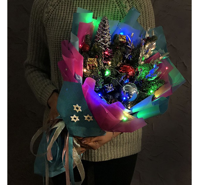 Зимний букет с гирляндой «Новогоднее настроение»