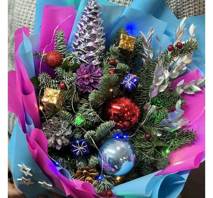 Зимний букет с гирляндой «Новогоднее настроение»