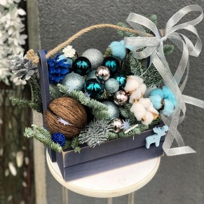 Зимняя композиция «От Санты»